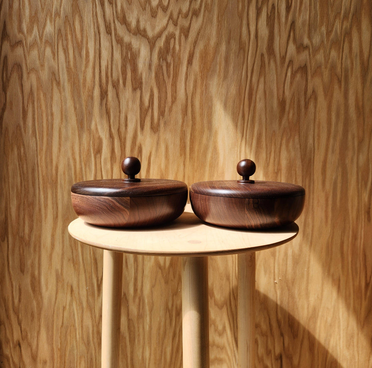 Oak Bowl Container with Circle Knob