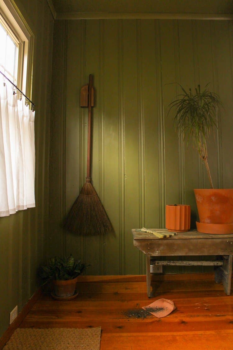Dutch Broom Hanger Wholesale